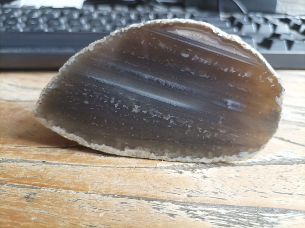 Agaat geode (A029a/EDGE-0001)